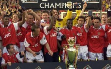 1998. El Arsenal de Wenger campeón de la Premier League.