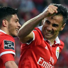Raúl Jiménez, con asistencia de crack, le da el triunfo al Benfica