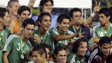 <b>TERCEROS.</b> México recoge sus medallas como terceros en la Copa América.