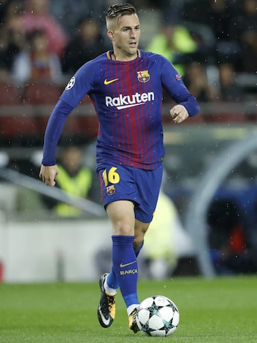 Jugó con el Barcelona en dos etapas diferentes: entre 2010 y 2013 y la temporada 2017-18. Llegó cedido por el Barcelona al Sevilla la temporada 2014-15. 