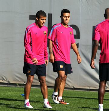Thiago y Rafinha ambos estuvieron en categorías inferiores del Barcelona, Thiago debutó en el primer equipo en 2009 y Rafinha lo hizo a finales de 2011.