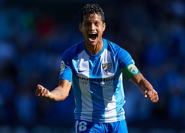 En el verano de 2014 el Málaga ficharía proveniente del Twente holandés a Roberto Rosales, un lateral derecho consistente defensivamente y con una gran proyección ofensiva. En Málaga se ganaría la titularidad desde el primer momento, disputando en sus 4 temporadas en el equipo andaluz hasta 136 encuentros ligueros. En 2018 se marchó cedido al Espanyol y, finalmente, cerraría su periplo en España de la mano del CD Leganés. Con la selección, Roberto ha sido un fijo durante casi dos décadas, disputando 96 encuentros de vinotinto.