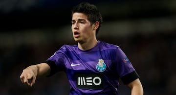 El 13 de septiembre de 2011 debutó James en Champions con la camiseta del Porto, lo hizo en la victoria 2-1 frente al Shakhtar. Con el equipo de Portugal jugó 14 partidos en la competencia y marcó dos goles, uno por temporada.
Con el Bayern Múnich es con el segundo equipo que más minutos suma, completó 1.115 en dos versiones de UCL.