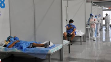 Imagen de pacientes contagiados por coronavirus en un hospital de Guayaquil.