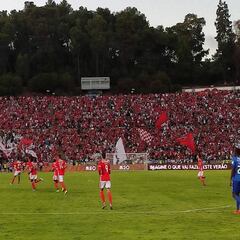 El Benfica mantiene con dificultad su liderato