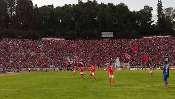 El Benfica mantiene con dificultad su liderato