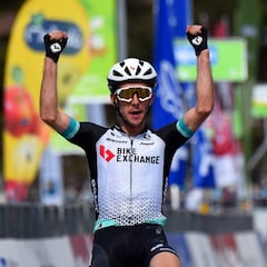 Exhibición de Simon Yates en Feichten para ponerse líder