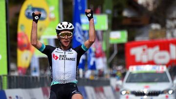 Exhibición de Simon Yates en Feichten para ponerse líder