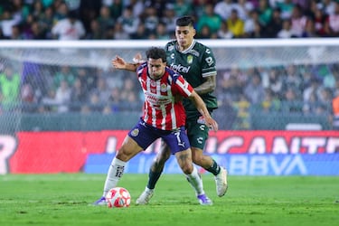 Thirteen points separate Chivas and América ahead of a different looking Clásico