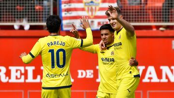 ALMERÍA, 21/04/2024.- El delantero hispano-marroquí del Villarreal Ilias Akhomach (2d) celebra con sus compañeros tras marcar el 0-1 durante el encuentro de la jornada 32 de LaLiga entre UD Almería y Villarreal CF, este domingo en el Power Horse Stadium de Almería. EFE/ Carlos Barba
