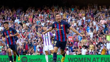 BARCELONA, SPAIN - AUGUST 28: Robert Lewandowski of FC Barcelona celebrates after scoring his team's first goal during the LaLiga Santander match between FC Barcelona and Real Valladolid CF at Spotify Camp Nou on August 28, 2022 in Barcelona, Spain. (Photo by Alex Caparros/Getty Images)