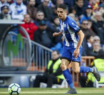 Desde 2011 en el club, ganó en dos ocasiones la División de Honor Juvenil. Subió hasta el Castilla en 2014. Desde ese momento ha encadenado diferentes traspasos entre Ponferradina, Girona, Alavés, Valencia y Cádiz.