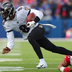 Lamar Jackson, el segundo QB en correr mil yardas en un solo año