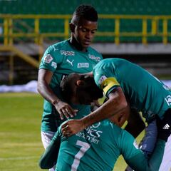 Técnico y jugadores del Cali, increpados por hinchas