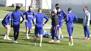 Los jugadores del Atlético en el entrenamiento.