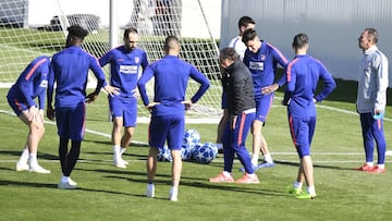 Los jugadores del Atl&eacute;tico en el entrenamiento. 