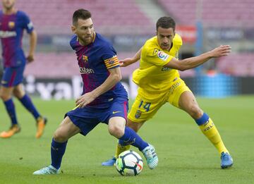 Messi ante Hernán. 

