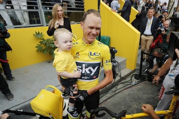 El hijo de Froome se roba el show en la premiación del Tour