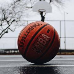 Un expreparador de Durant y Curry, detenido por una presunta violación