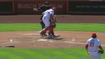 Yadier Molina y el extra?o desaf¨ªo a la f¨ªsica, ?d¨®nde se fue la bola?