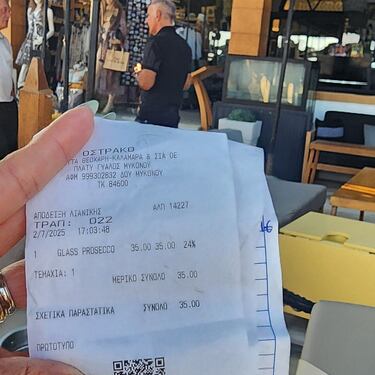 La indignación de una turista tras cobrarle 1.000 euros por tres platos en un restaurante: “La peor experiencia en Mykonos”