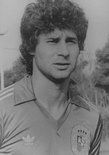 Con una carrera plenamente marcada por su paso por el Valencia, Miguel Tendillo llegó al Madrid en 1987, donde estaría hasta 1992: un lustro en el que ganaría tres Ligas y una Copa. Curiosamente, un gol suyo sirvió para que el Valencia le arrebatase una Liga a los blancos y dejase a los valencianistas en Primera División. Con el Madrid jugó 124 partidos anotando 12 goles. Acudió a la Eurocopa de 1980, donde participó en dos de los tres encuentros que disputó España.