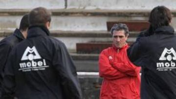 <b>TORERO. </b>Pepe Murcia estuvo valiente ayer y apostó por una victoria charra en el Benito Villamarín.