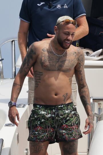 Las fotos de Neymar en Ibiza que suscitan comentarios