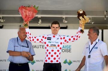 El granadino, de 20 años, ha vivido su segunda temporada como profesional World Tour en el potente Ineos. Un ciclista completo que este año terminó tercero en el Nacional de crono, cuarto en la Vuelta a Andalucía o segundo en el prestigioso Tour del Porvenir, donde ganó la última etapa. Pascual Momparler le hizo debutar en la crono y el fondo de los Mundiales de Flandes con los 'mayores'. 