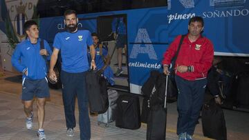 Asier Garitano saliendo del autobús.