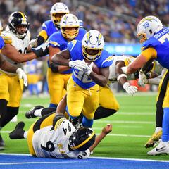 Chargers star sets new franchise record as Los Angeles stops Steelers