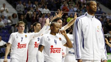Los jugadores del Real Madrid durante el partido contra el Efes.