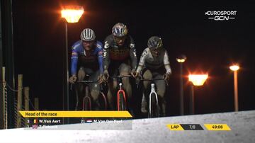 Van Aert, Van der Poel y Pidcock, en cabeza de carrera