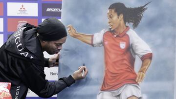 Horarios, cómo y dónde ver el Santa Fe - Nacional partido de despedida y homenaje a Ronaldinho en Bogotá, en el estadio El Campín, hoy a las 8:00 p.m.