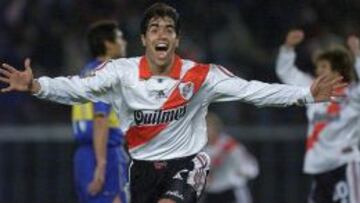 Juan Pablo &Aacute;ngel celebra su gol en el 2-1 ante Boca por la Libertadores del a&ntilde;o 2000