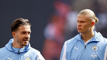 London (United Kingdom), 06/08/2023.- Jack Grealish (L) and Erling Haaland (R) of Manchester City react prior to the FA Community Shield soccer match between Arsenal London and Manchester City in London, Britain, 06 August 2023. (Reino Unido, Londres) EFE/EPA/TOLGA AKMEN
