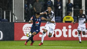 Luan Lucero disputando un balón en el Motagua 0-1 Tijuana en la idea de los octavos de final de la Concachampions 2018.