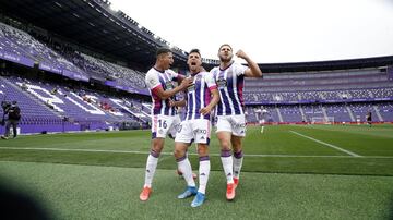 Los jugadores el Valladolid celebrando el gol de Oscar Plano 