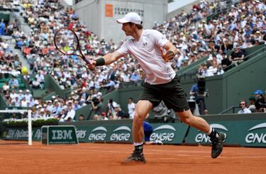 Murray sweeps past Karlovic into French Open last 16