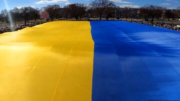 Massive Ukraine flag unveiled right in front of the White House
