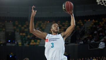 Anthony Randolph realiza un mate durante el partido contra el Bilbao Basket.