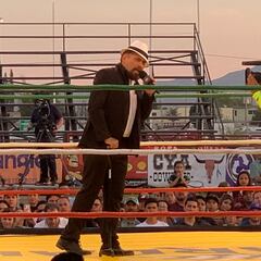 Pagano regresa al ring y es atacado por un encapuchado