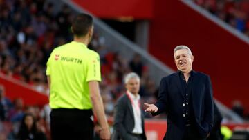 Real Mallorca�s Mexican coach Javier Aguirre gestures during the Spanish league football match between RCD Mallorca and Real Madrid CF at the Mallorca Son Moix stadium in Palma de Mallorca on April 13, 2024. (Photo by JAIME REINA / AFP)