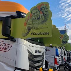 Hasta el camión de Márquez homenajea a Rossi en su adiós