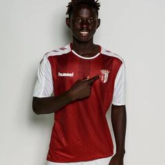 El Atlético de Madrid se cuela en la carrera por Roger Fernandes