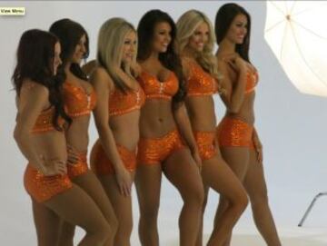 El calendario en bikini de las bellas cheerleaders de los Suns