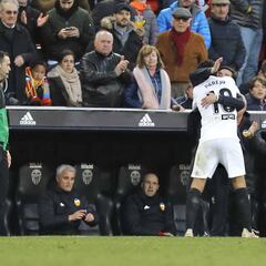Alcaraz encaló la pelota en el tejado de Singapur