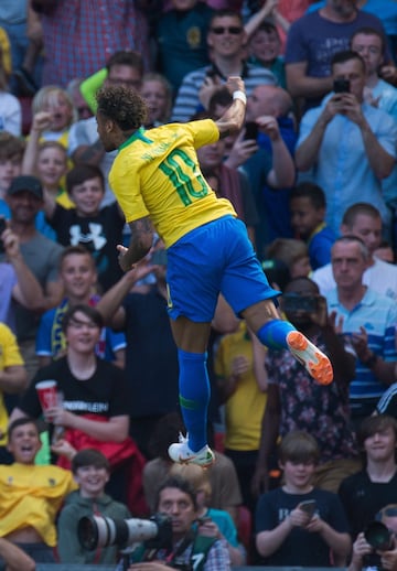 Brazil 2-0 Croatia: friendly - in pictures