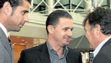 <b>MADRIDISMO. </b>Mijatovic tuvo un encuentro cordial con Hierro y Camacho, rival electoral, en la presentación de la revista 'Champions'.