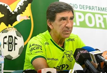 Gustavo Costas vive su primera experiencia como seleccionador nacional.